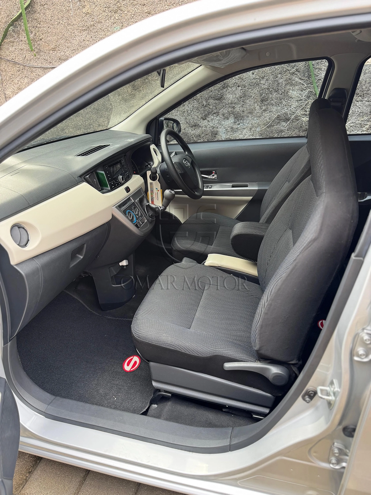 DAIHATSU SIGRA R SILVER