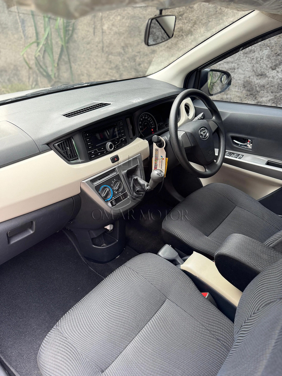 DAIHATSU SIGRA R SILVER