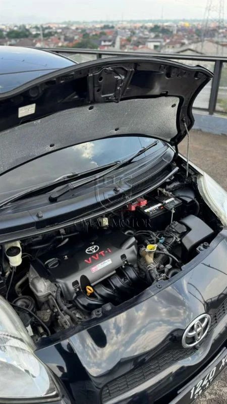 TOYOTA YARIS E HITAM