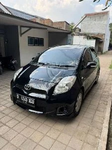 dijual-toyota-yaris-e-hitam-tahun-2012