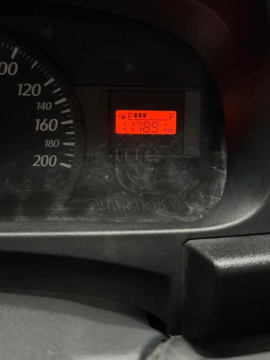 DAIHATSU SIGRA D HITAM