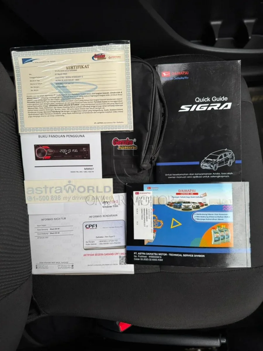 DAIHATSU SIGRA D HITAM