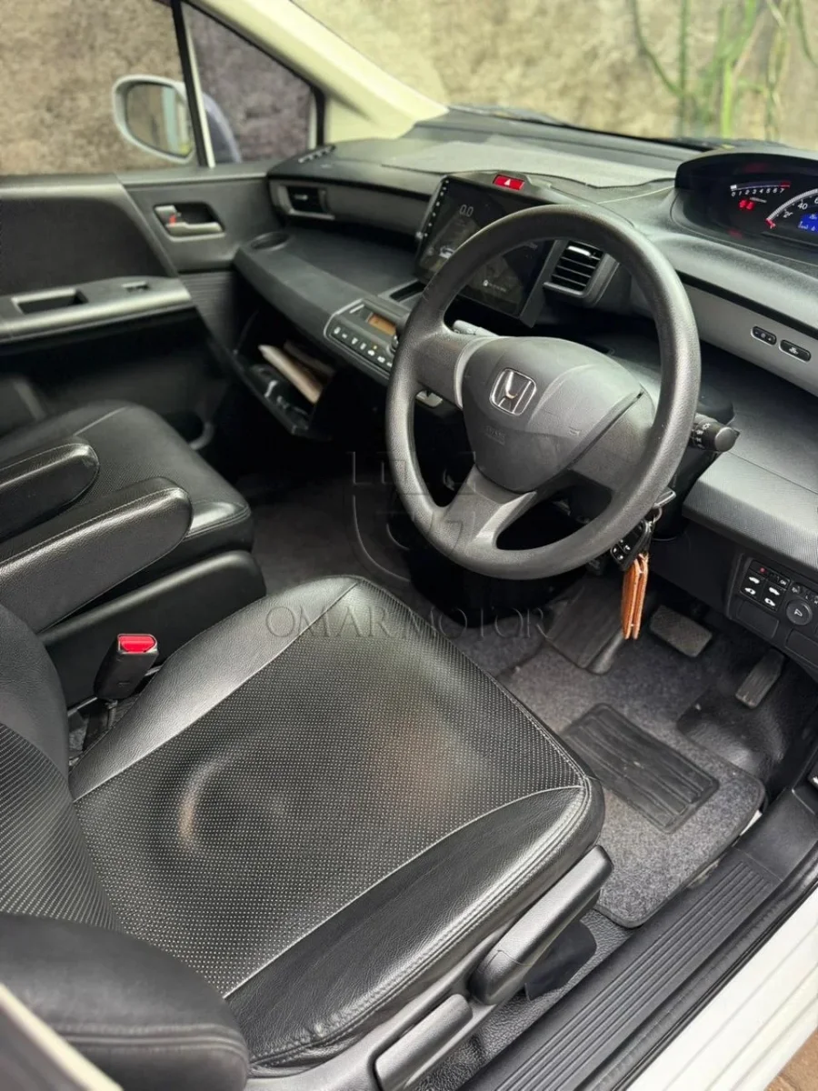 HONDA FREED PSD PUTIH