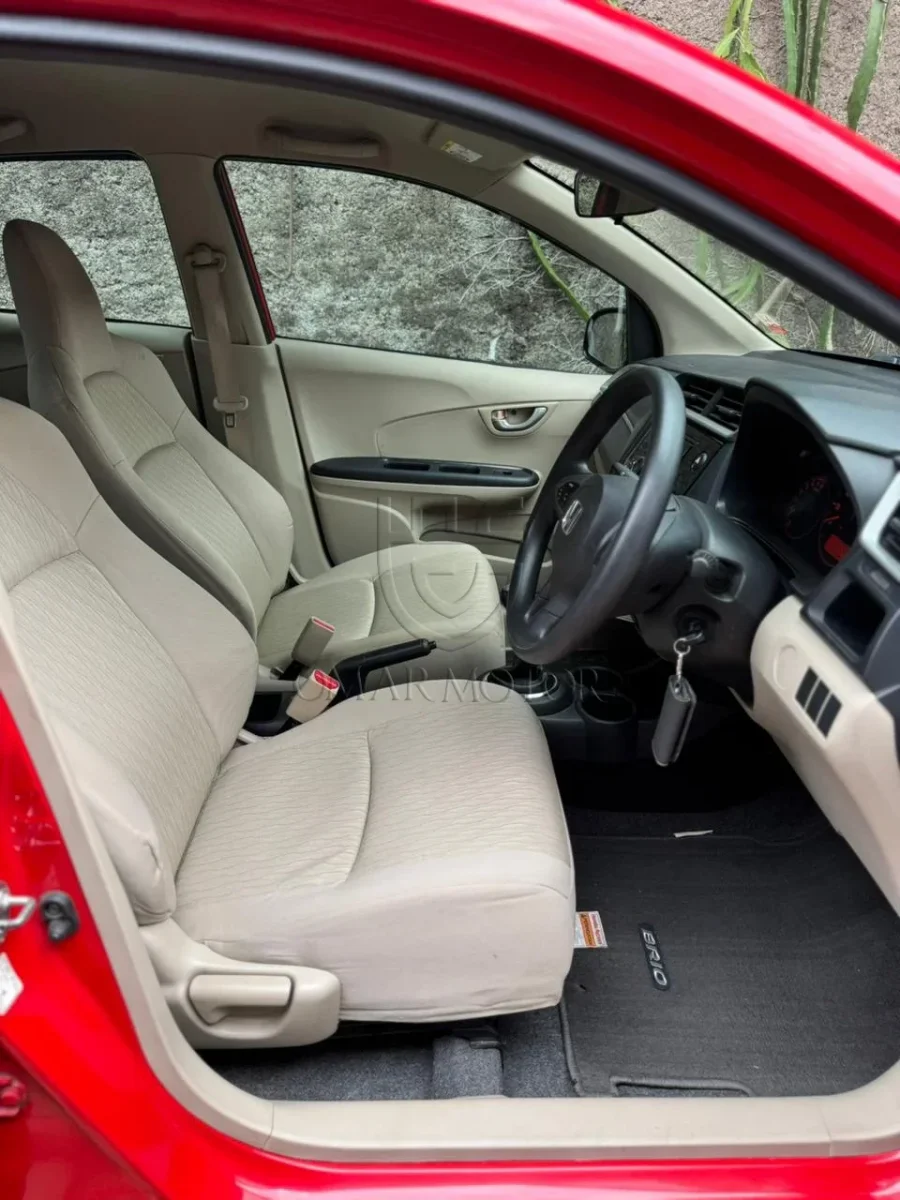 HONDA BRIO E MERAH