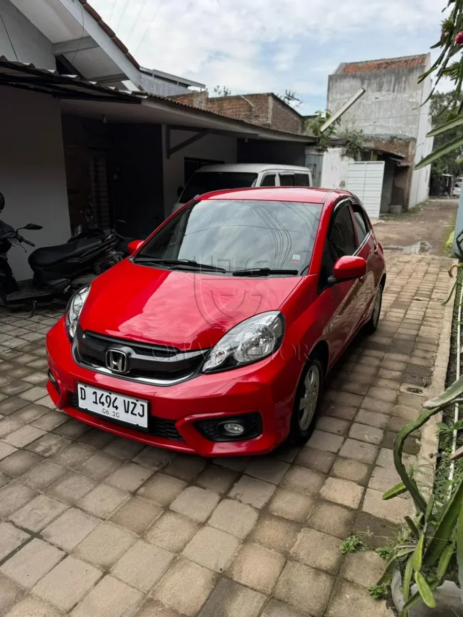 HONDA BRIO E MERAH