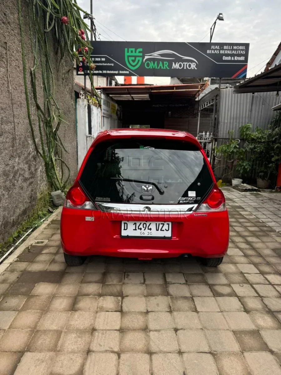 HONDA BRIO E MERAH
