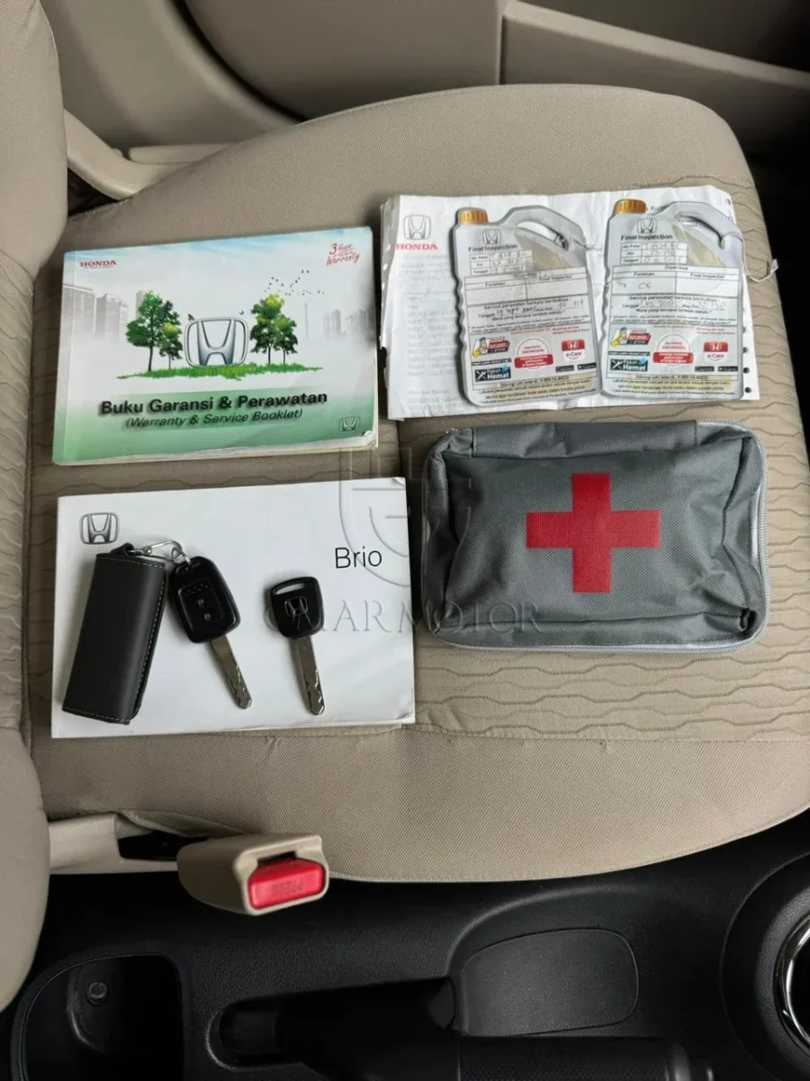 HONDA BRIO E MERAH