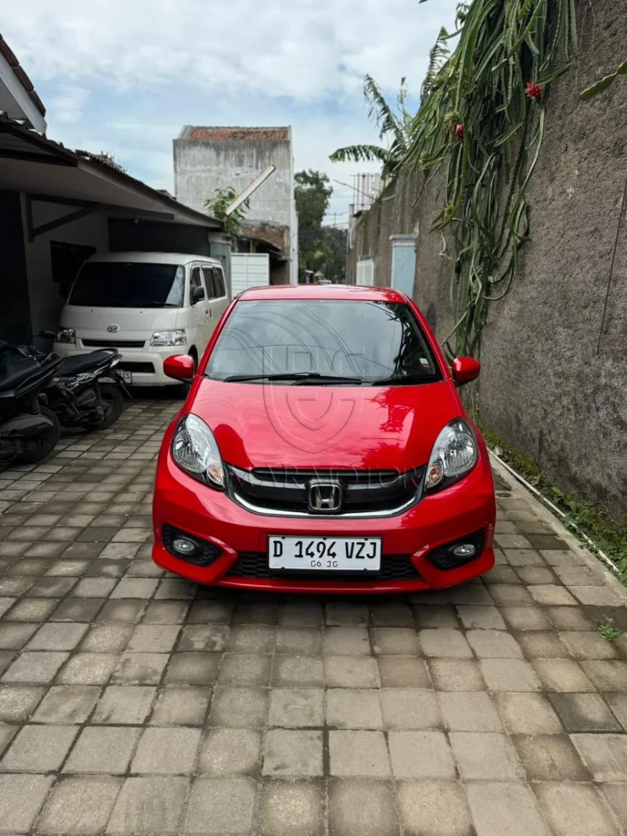HONDA BRIO E MERAH