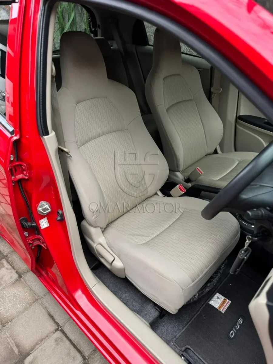 HONDA BRIO E MERAH