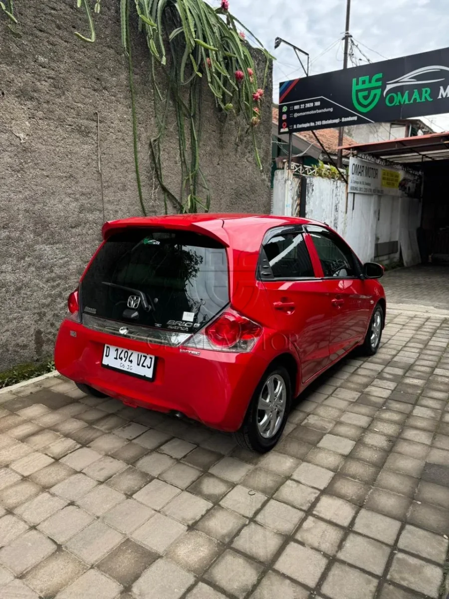 HONDA BRIO E MERAH