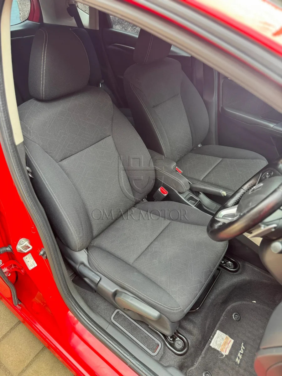 HONDA JAZZ RS CVT MERAH