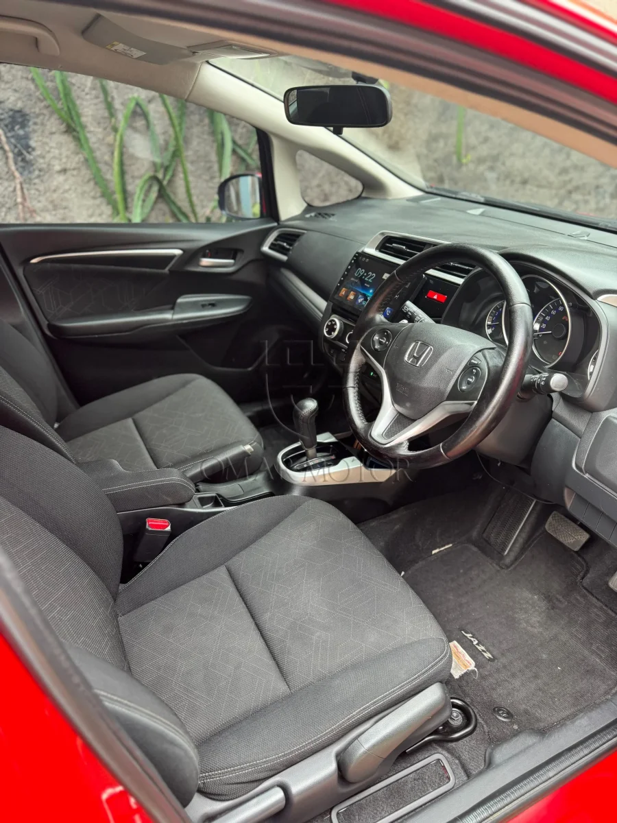 HONDA JAZZ RS CVT MERAH