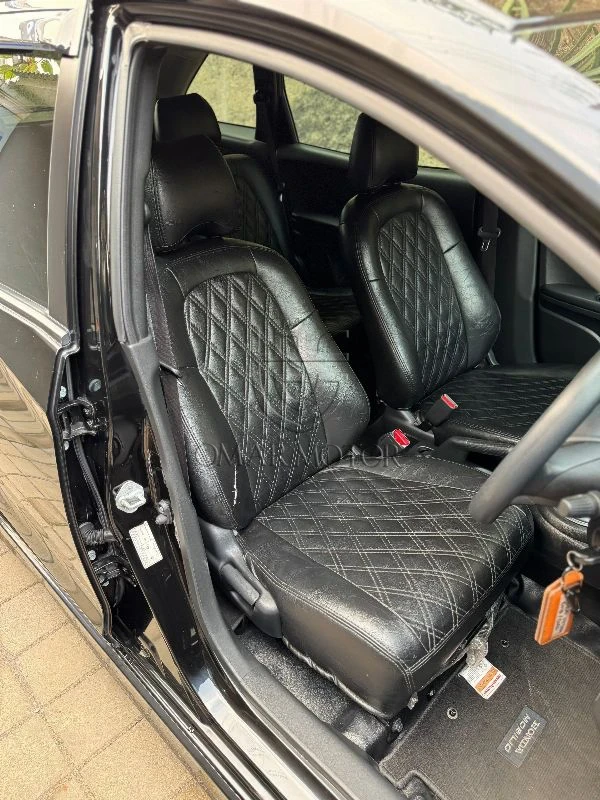 HONDA MOBILIO E HITAM