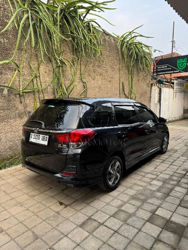 HONDA MOBILIO E HITAM