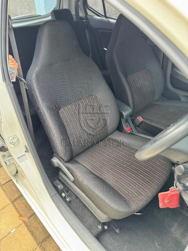 DAIHATSU AYLA R PUTIH